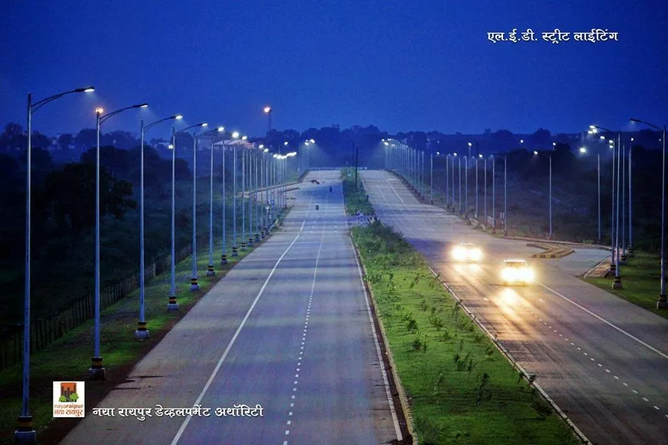 नवा रायपुर की जगमगाती आधुनिक सड़कें और स्ट्रीट लाइटिंग, Naya Raipur